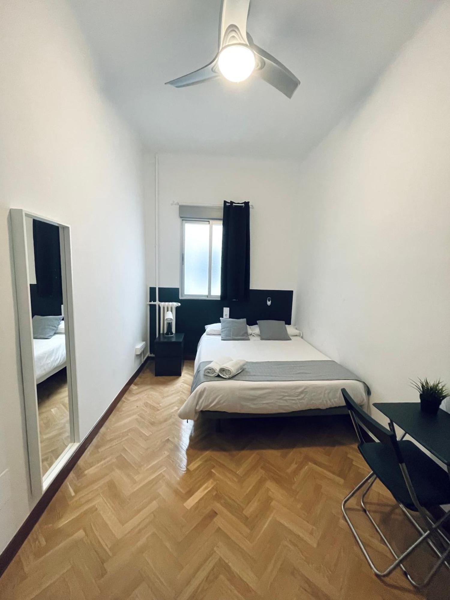 Ibiza Habitaciones Madrid Bagian luar foto