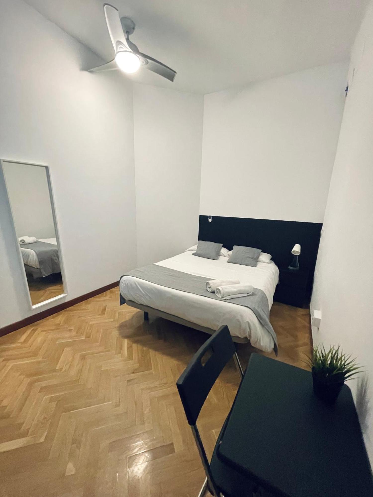 Ibiza Habitaciones Madrid Bagian luar foto