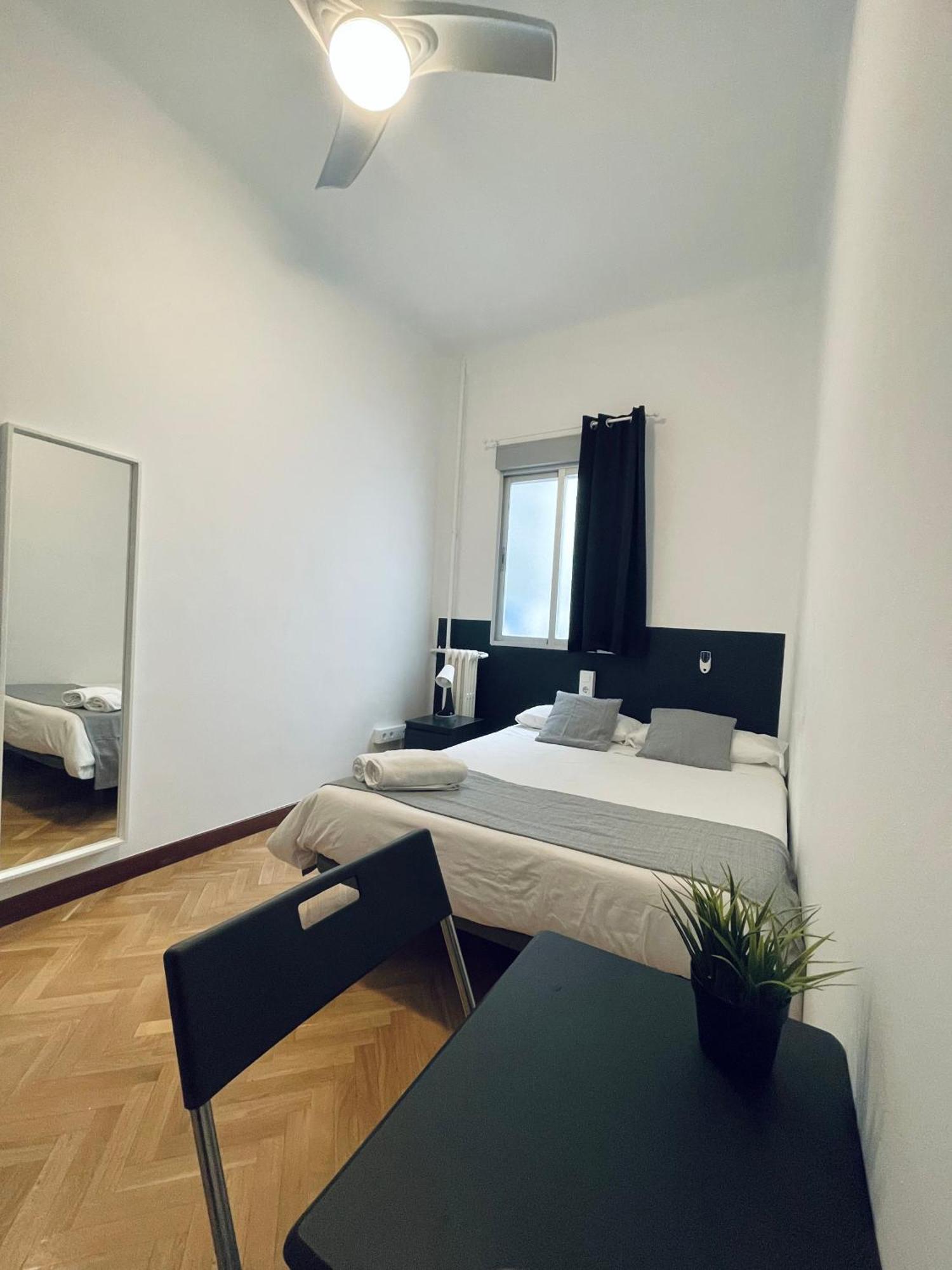 Ibiza Habitaciones Madrid Bagian luar foto