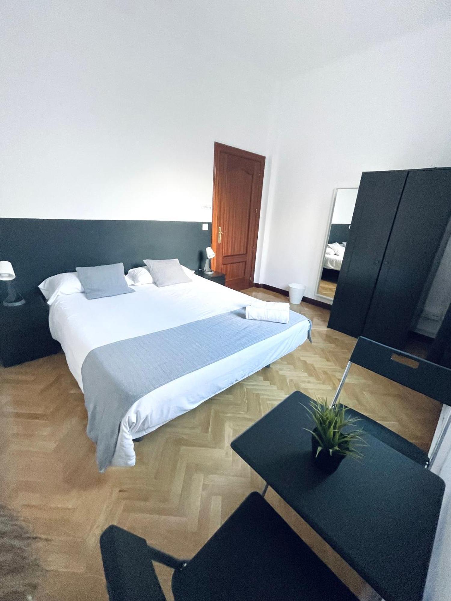 Ibiza Habitaciones Madrid Bagian luar foto