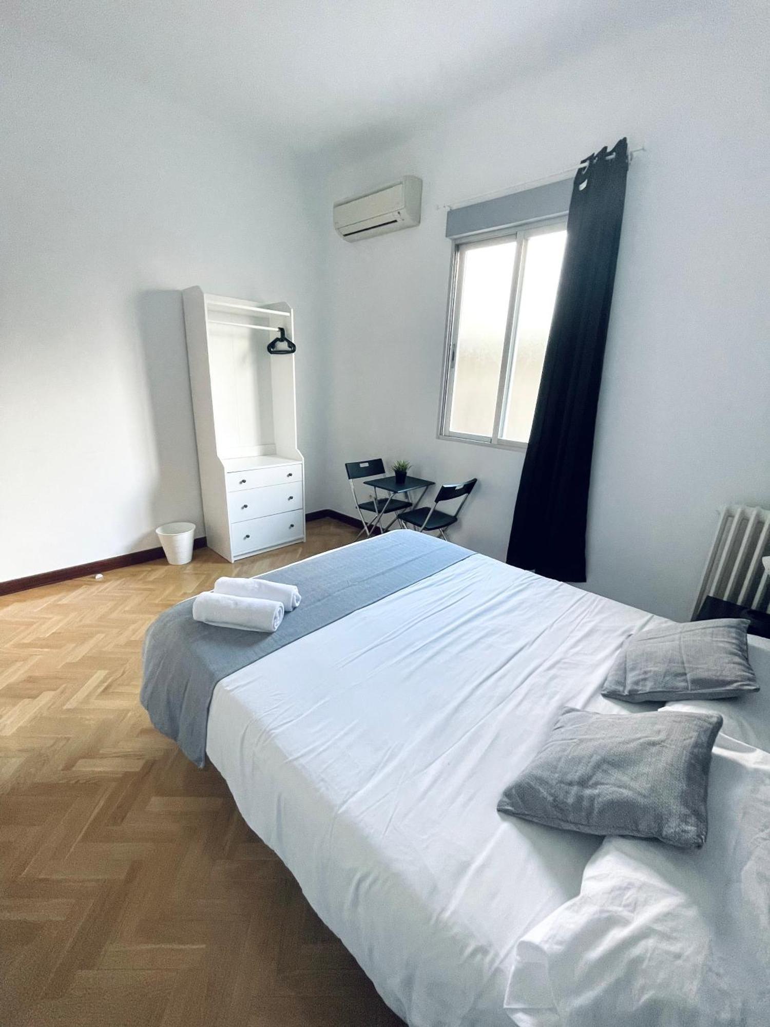 Ibiza Habitaciones Madrid Bagian luar foto